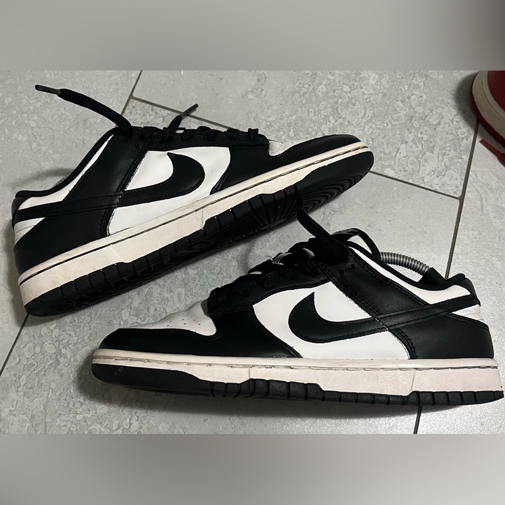 - Panda dunk low size 8.5 women’s (7y)